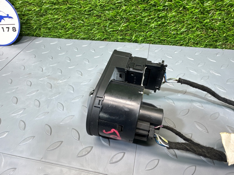 Переключатель света фар, 1000 рублей, Санкт-Петербург