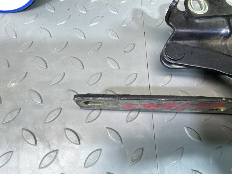 Петля капота, 1000 рублей, Санкт-Петербург