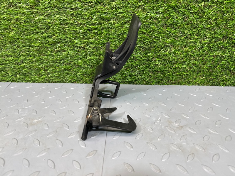 Крючок капота, 1000 рублей, Санкт-Петербург