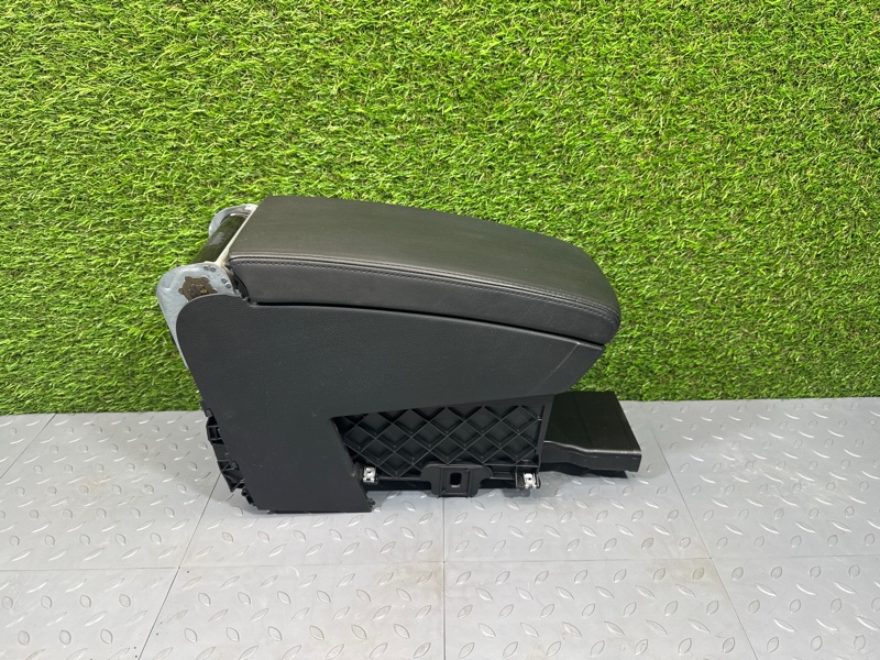 Подлокотник, 2000 рублей, Санкт-Петербург