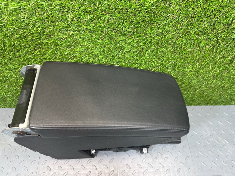 Подлокотник, 2000 рублей, Санкт-Петербург