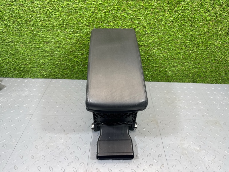 Подлокотник, 2000 рублей, Санкт-Петербург