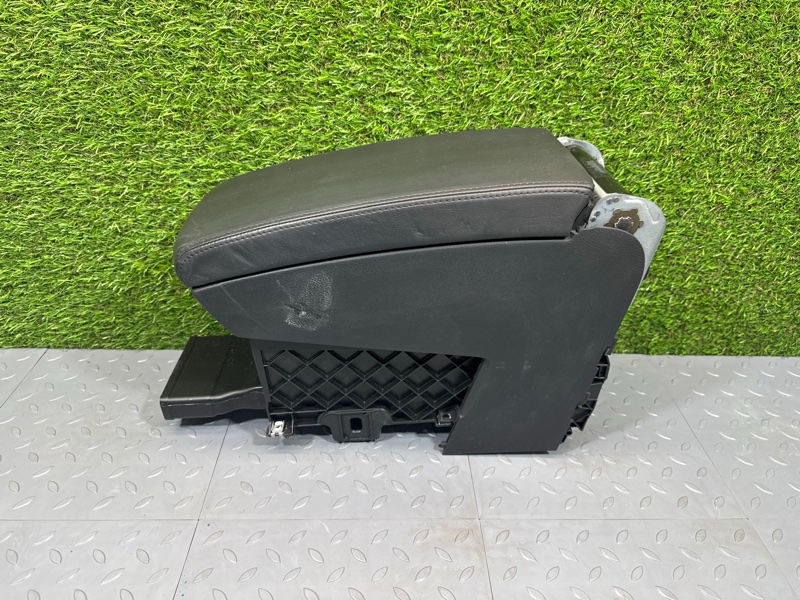 Подлокотник, 2000 рублей, Санкт-Петербург