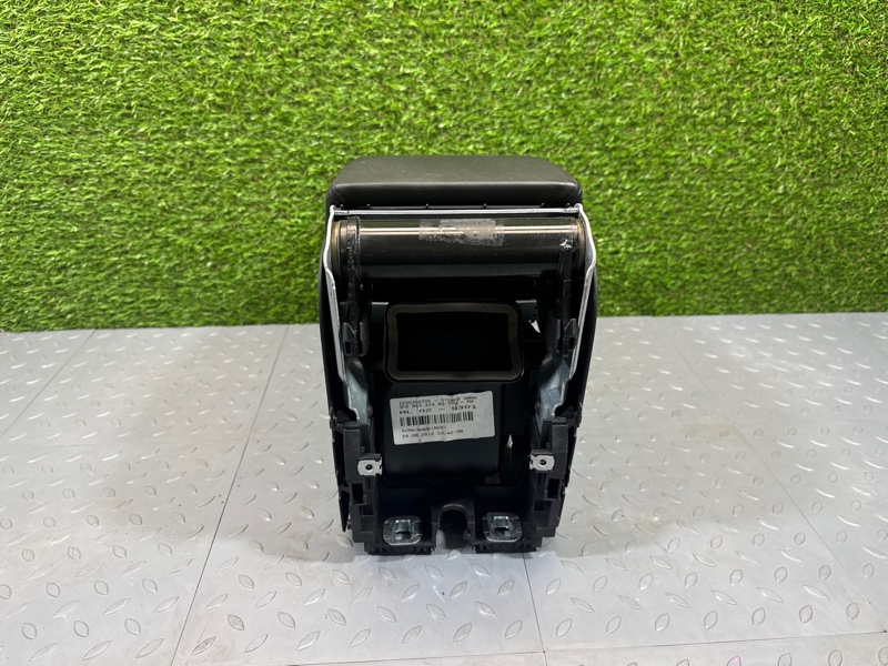 Подлокотник, 2000 рублей, Санкт-Петербург