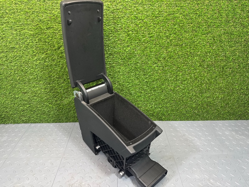 Подлокотник, 2000 рублей, Санкт-Петербург