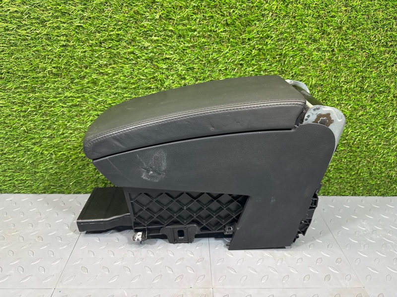 Подлокотник, 2000 рублей, Санкт-Петербург