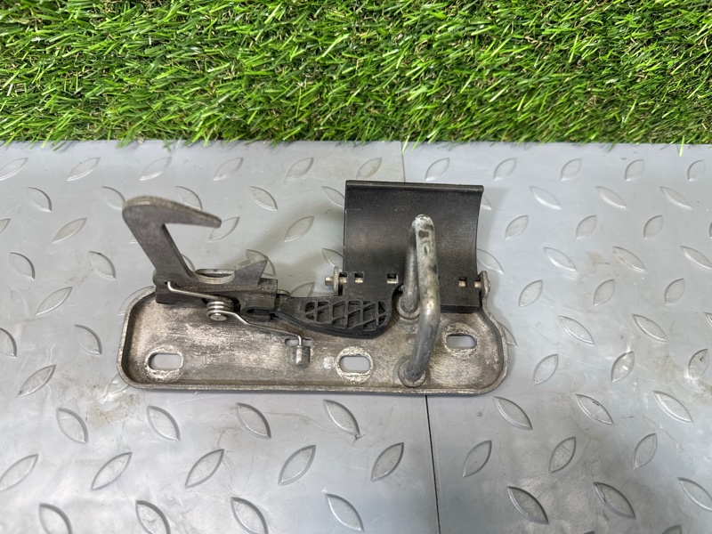 Крючок капота, 1100 рублей, Санкт-Петербург