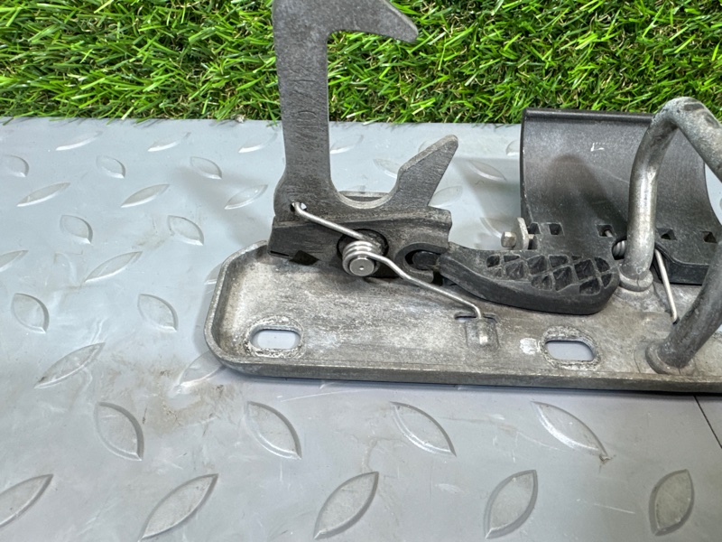 Крючок капота, 1100 рублей, Санкт-Петербург