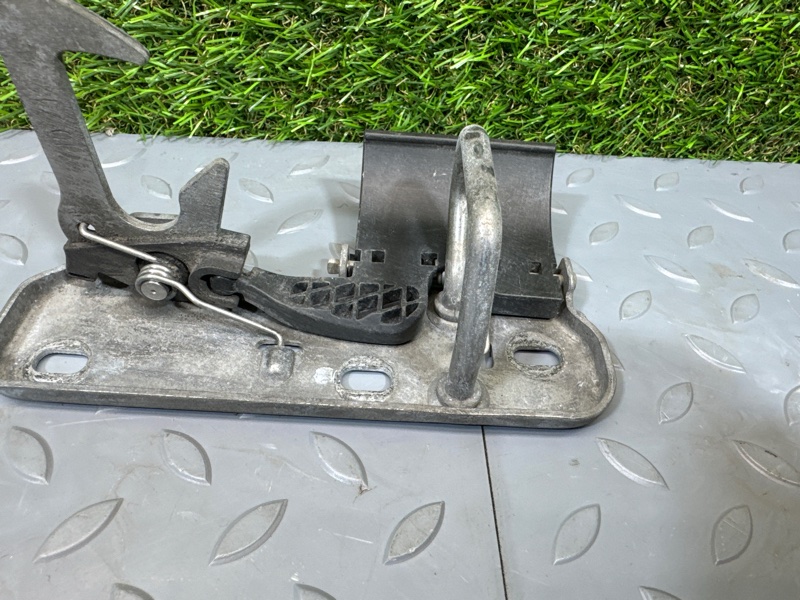 Крючок капота, 1100 рублей, Санкт-Петербург