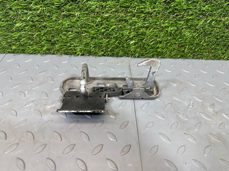 Крючок капота, 1100 рублей, Санкт-Петербург