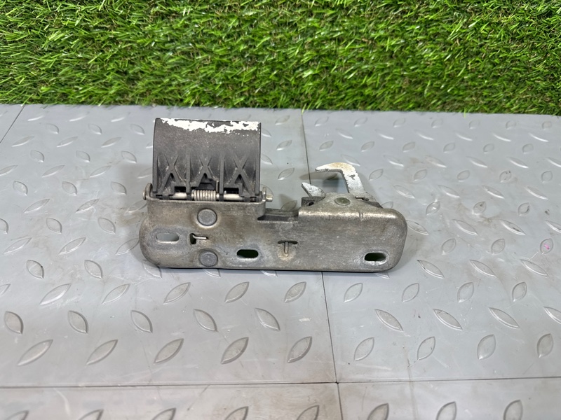 Крючок капота, 1100 рублей, Санкт-Петербург