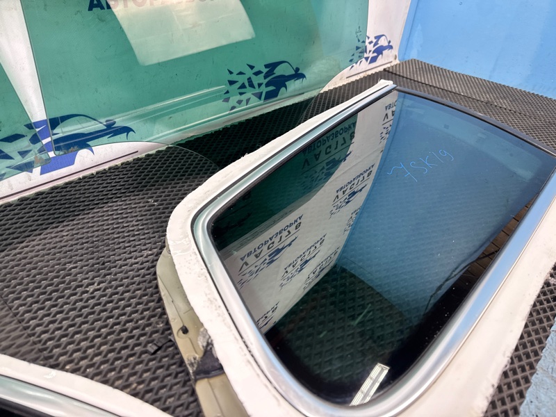 Стекло двери, 10000 рублей, Санкт-Петербург