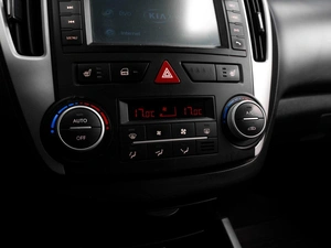 Хетчбэк Kia Ceed 2011 года, 717000 рублей, Тюмень