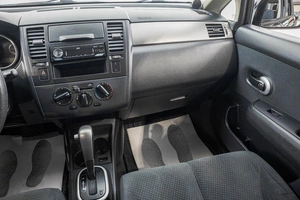 Хетчбэк Nissan Tiida 2012 года, 759000 рублей, Барнаул