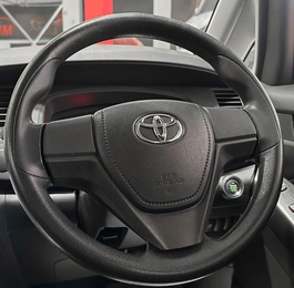 Минивэн Toyota Isis 2014 года, 1297000 рублей, Красноярск