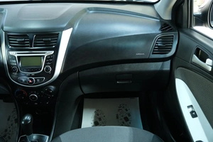 Седан Hyundai Solaris 2013 года, 969000 рублей, Омск