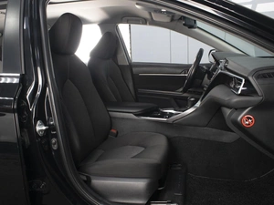 Седан Toyota Camry 2019 года, 2450000 рублей, Омск