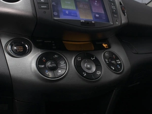 Внедорожник Toyota RAV4 2010 года, 1360000 рублей, Омск