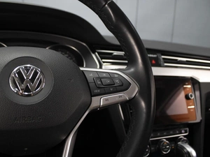 Седан Volkswagen Passat 2020 года, 2880000 рублей, Омск