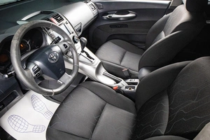 Хетчбэк Toyota Auris 2011 года, 1009000 рублей, Сургут