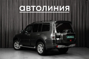 Внедорожник Mitsubishi Pajero 2017 года, 3400000 рублей, Красноярск