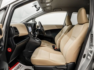 Хетчбэк Toyota Ractis 2013 года, 1150000 рублей, Красноярск