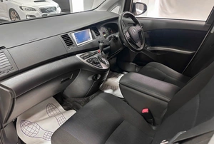 Минивэн Toyota Isis 2014 года, 1297000 рублей, Красноярск