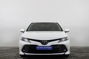 Седан Toyota Camry 2018 года, 2559000 рублей, Сургут