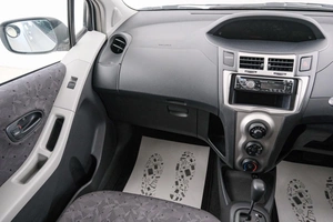 Хетчбэк Toyota Vitz 2010 года, 739000 рублей, Красноярск