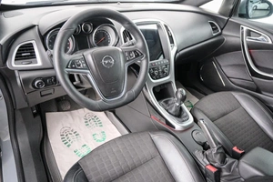 Хетчбэк Opel Astra GTC 2012 года, 899000 рублей, Красноярск