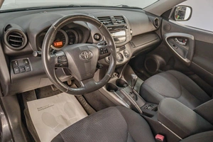 Внедорожник Toyota RAV4 2012 года, 1599000 рублей, Челябинск