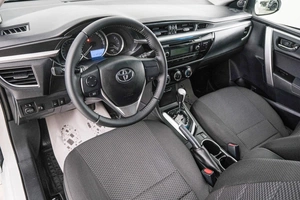 Седан Toyota Corolla 2013 года, 1299000 рублей, Красноярск