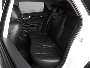 Лифтбек FAW Bestune B70 2023 года, 2359000 рублей, Красный Пахарь