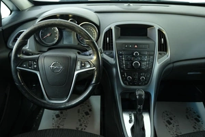 Хетчбэк Opel Astra GTC 2012 года, 799000 рублей, Омск