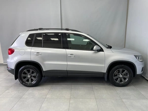 Внедорожник Volkswagen Tiguan 2011 года, 1175000 рублей, Красноярск