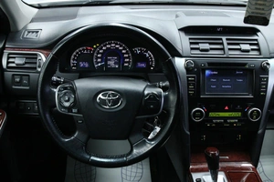 Седан Toyota Camry 2014 года, 1883000 рублей, Солонцы