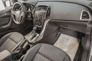 Седан Opel Astra 2013 года, 739000 рублей, Челябинск