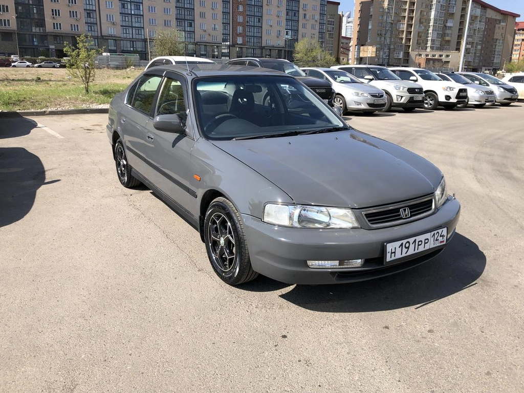 Седан Isuzu Gemini 1999 года, 330000 рублей, Красноярск