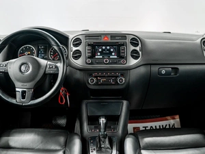 Внедорожник Volkswagen Tiguan 2010 года, 1155000 рублей, Красноярск