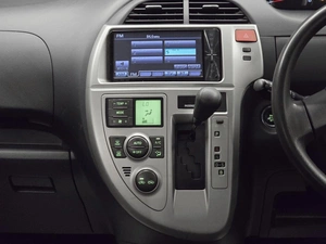 Хетчбэк Toyota Ractis 2010 года, 815000 рублей, Красноярск