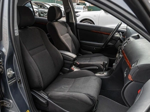 Седан Toyota Avensis 2004 года, 678000 рублей, Краснодар