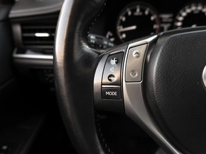 Седан Lexus ES 2013 года, 1989000 рублей, Саратов