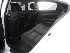 Седан Hyundai Elantra 2017 года, 1309000 рублей, Красный Пахарь