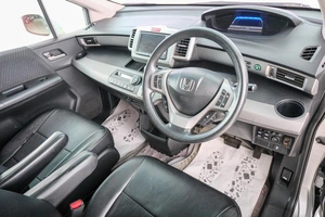 Минивэн Honda Freed 2013 года, 1129000 рублей, Красноярск