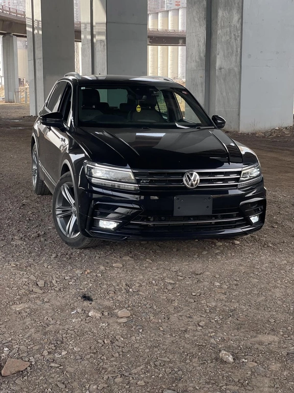 Внедорожник Volkswagen Tiguan 2018 года, 2380000 рублей, Красноярск