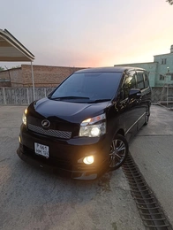 Минивэн Toyota Voxy 2010 года, 1500000 рублей, Железногорск
