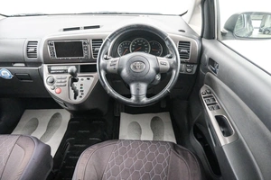 Минивэн Toyota Wish 2004 года, 849000 рублей, Красноярск