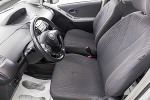 Хетчбэк Toyota Yaris 2009 года, 489000 рублей, Барнаул