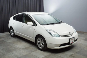 Лифтбек Toyota Prius 2011 года, 919999 рублей, Красноярск