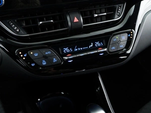 Внедорожник Toyota C-HR 2021 года, 3922046 рублей, Москва